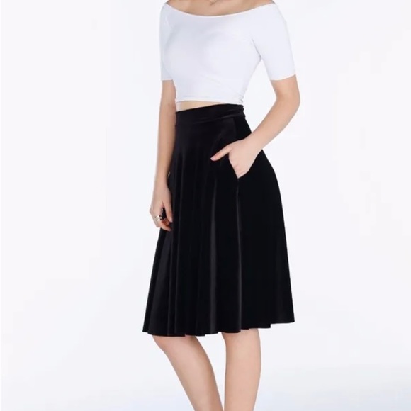 Blackmillk- Black Velvet Pocket Midi Skirt - size medium - Picture 6 of 8